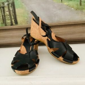 Clarks Artisan Collection Black Leather Women's Sandals Size 10 M wedge cork